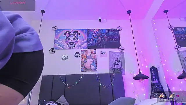 SabrinaV  online show from April 11, 11:25 am