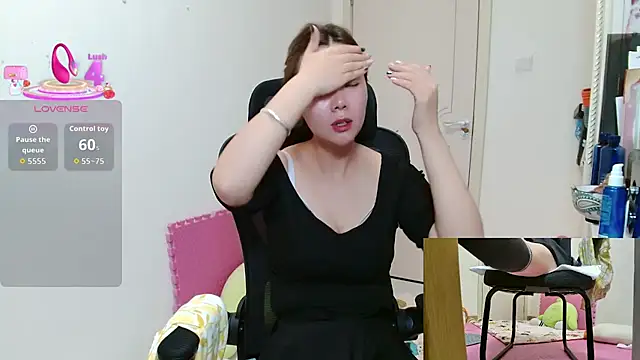 sallycui online show from October 19, 12:40 pm