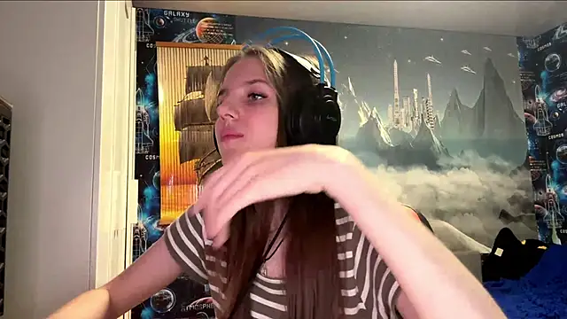 Elira Breeze online show from November 6, 5:19 pm