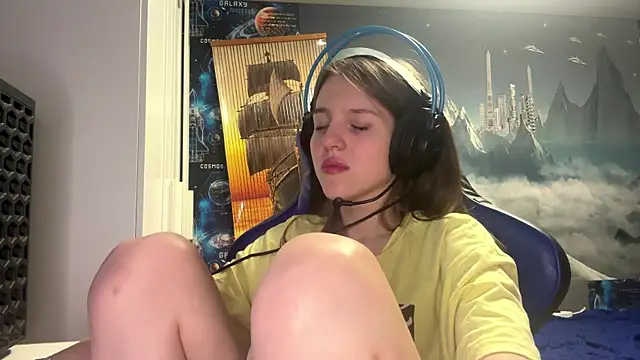 Elira Breeze online show from March 1, 4:39 pm