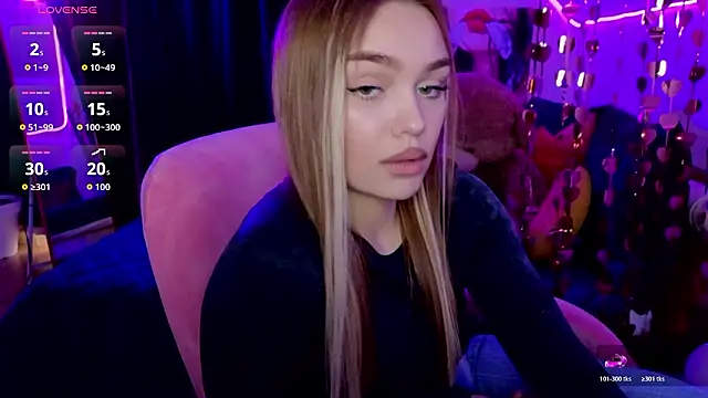 KitsyMoore online show from February 14, 12:40 pm