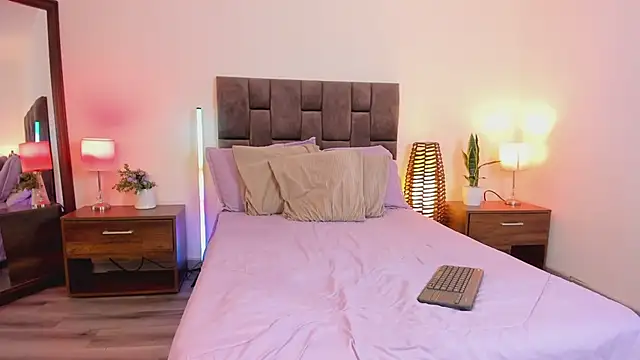 Aliccecullen online show from March 21, 6:35 pm