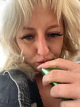 RonnieKiss online show from April 10, 6:30 am