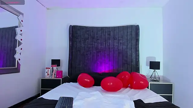 VanessaParis   online show from February 15, 11:37 pm