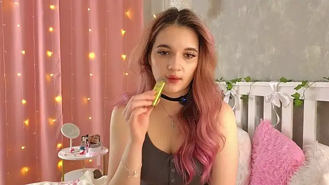 vivyboo111 online show from April 15, 9:15 pm