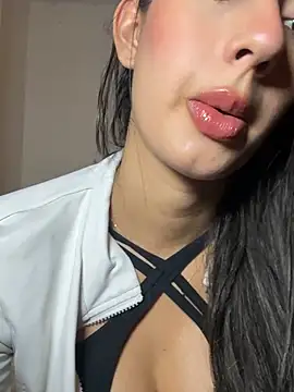 Julieta Duque online show from August 5, 3:24 am