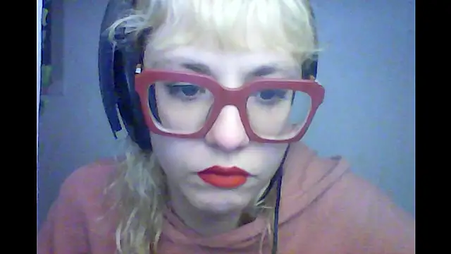 BlondieTami online show from October 9, 11:53 pm