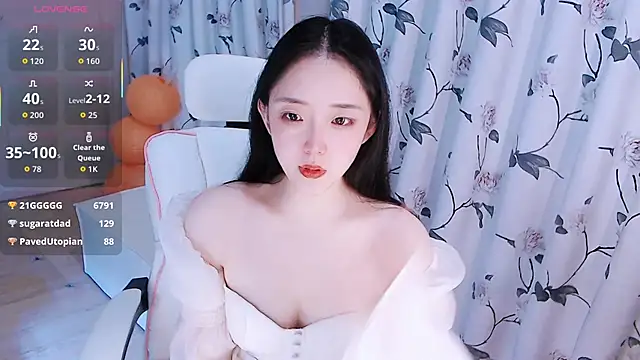 Niannian- online show from November 15, 5:47 pm