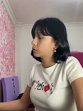 xoxo milk online show from February 6, 9:40 pm