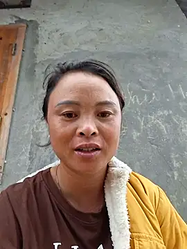 xuxulovezz online show from October 1, 8:30 am