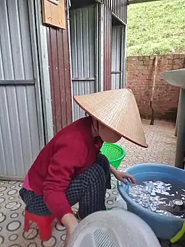 Helen-Tran online show from November 23, 1:19 am