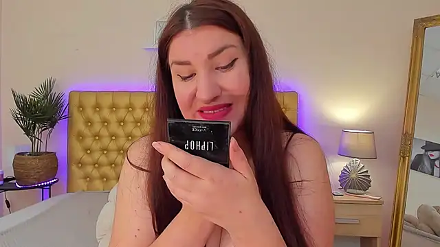 TrishaDarks online show from April 18, 5:21 am