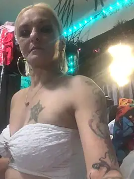 blondebarbiebae online show from July 28, 7:39 pm