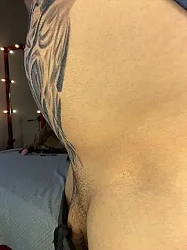 liz and thiago online show from September 29, 1:27 pm