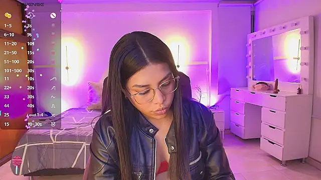 kloe28 online show from February 6, 7:01 am