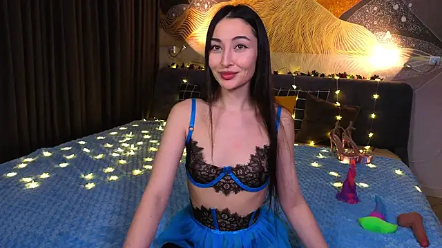 MilaYumi online show from April 23, 2:19 pm