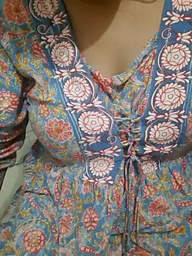 Minakshi 677 online show from October 4, 5:28 pm