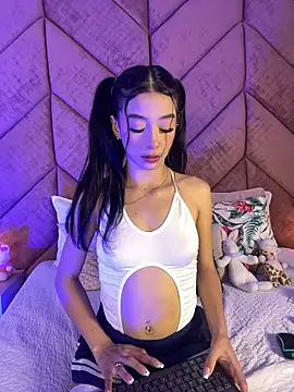 ChloeRosses online show from March 5, 12:39 am