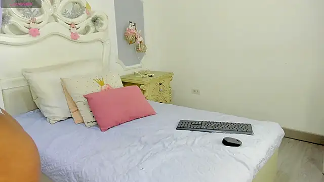 ChikiBom28 online show from December 22, 9:18 pm