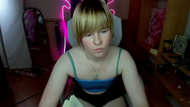 Cattie w  online show from February 4, 6:49 am