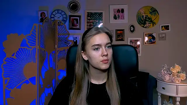 JuneWoods online show from November 10, 6:52 am