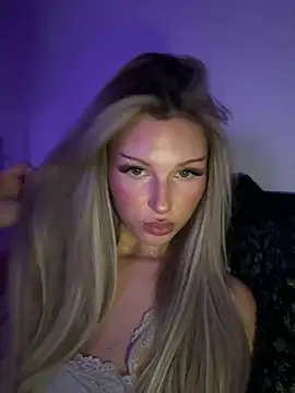 blondeeee online show from February 7, 6:12 pm