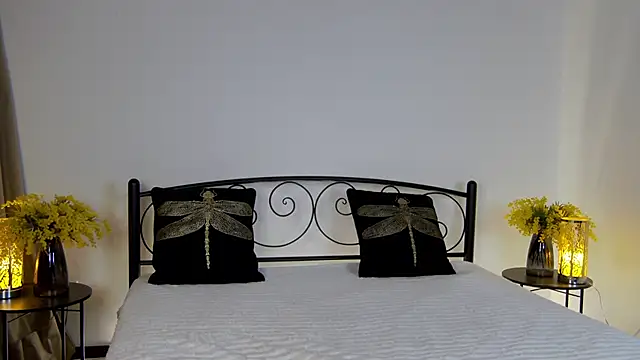 KariDollar online show from April 14, 8:20 pm