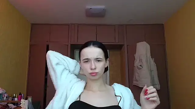 Emilia Light online show from February 19, 8:03 am