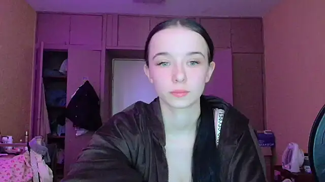 Emilia Light online show from April 6, 6:25 am