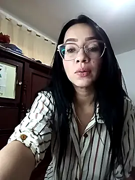 YaraDuartee online show from October 9, 8:24 pm