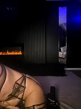 WhimsicalBirdette online show from April 24, 11:18 pm