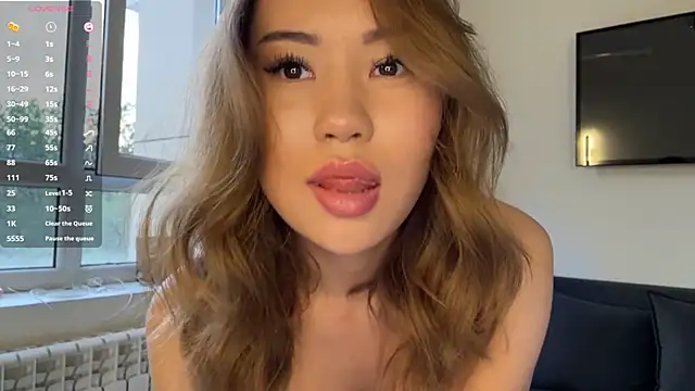 Ur neighbor Kira online show from April 22, 1:19 pm