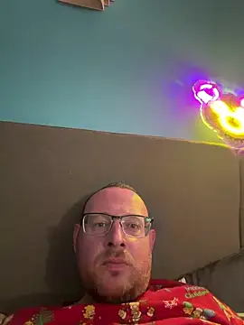 linterditehot online show from February 11, 8:10 pm