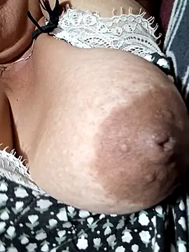 Hotmommax online show from April 15, 12:33 am