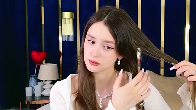 EvaSwen online show from April 9, 3:50 pm