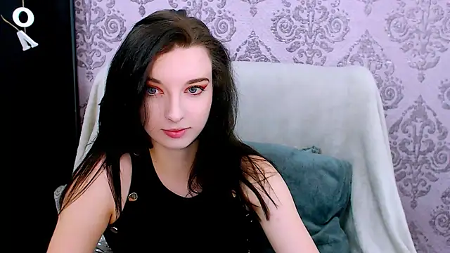 DominantLuna online show from February 18, 8:30 pm