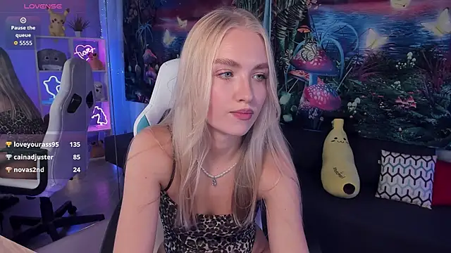 TessaGrays online show from October 8, 12:20 pm