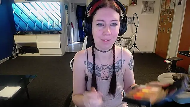 TattooedGirls online show from October 1, 8:30 am