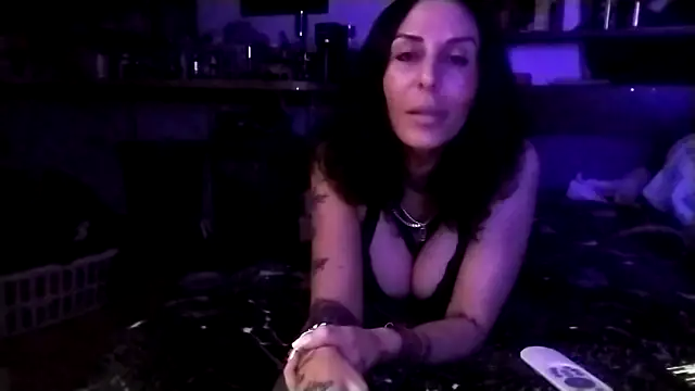 inkdhollow1 online show from October 25, 3:03 am