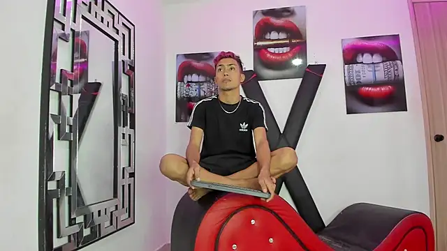 VERY HOT GUYS online show from November 13, 1:37 am