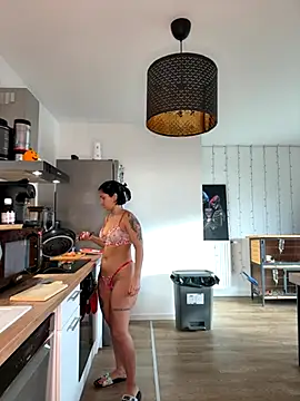 LaPetiteKim online show from December 1, 9:02 am