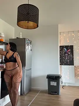 LaPetiteKim online show from October 31, 1:15 pm