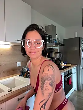 LaPetiteKim online show from February 23, 12:59 pm