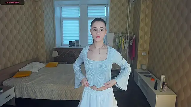 JinnyMcie online show from November 9, 10:00 am