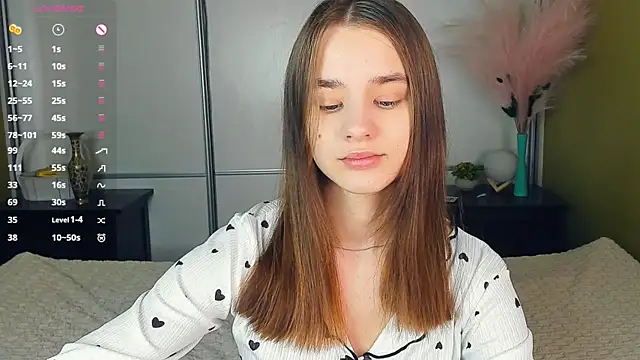 JinnyMcie online show from April 7, 10:50 am