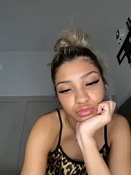 Honeyyyxo online show from November 1, 11:47 am