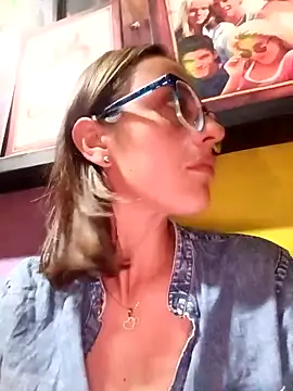 Jade 1-9 online show from October 11, 10:56 pm