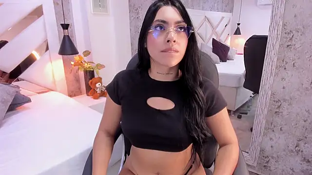 Vanessa Rain  online show from February 2, 8:30 pm