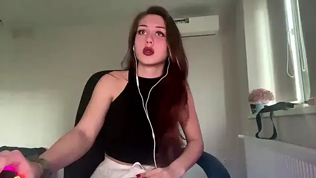 Nayra flash online show from October 16, 1:25 pm