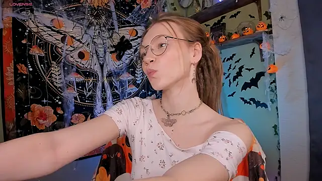 lyra thenymph online show from October 26, 2:12 pm